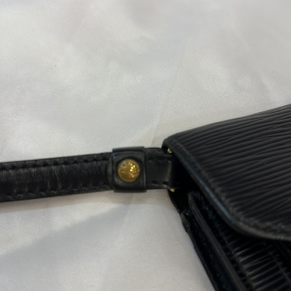 authentic Preloved Louis Vuitton EPI BIFACE clutch bag M10994 with many callouts - Picture 13 of 16